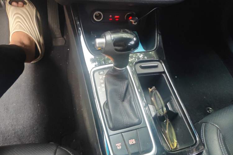 Used Kia K4 2017 1.8L Automatic GLS Special Gear Lever