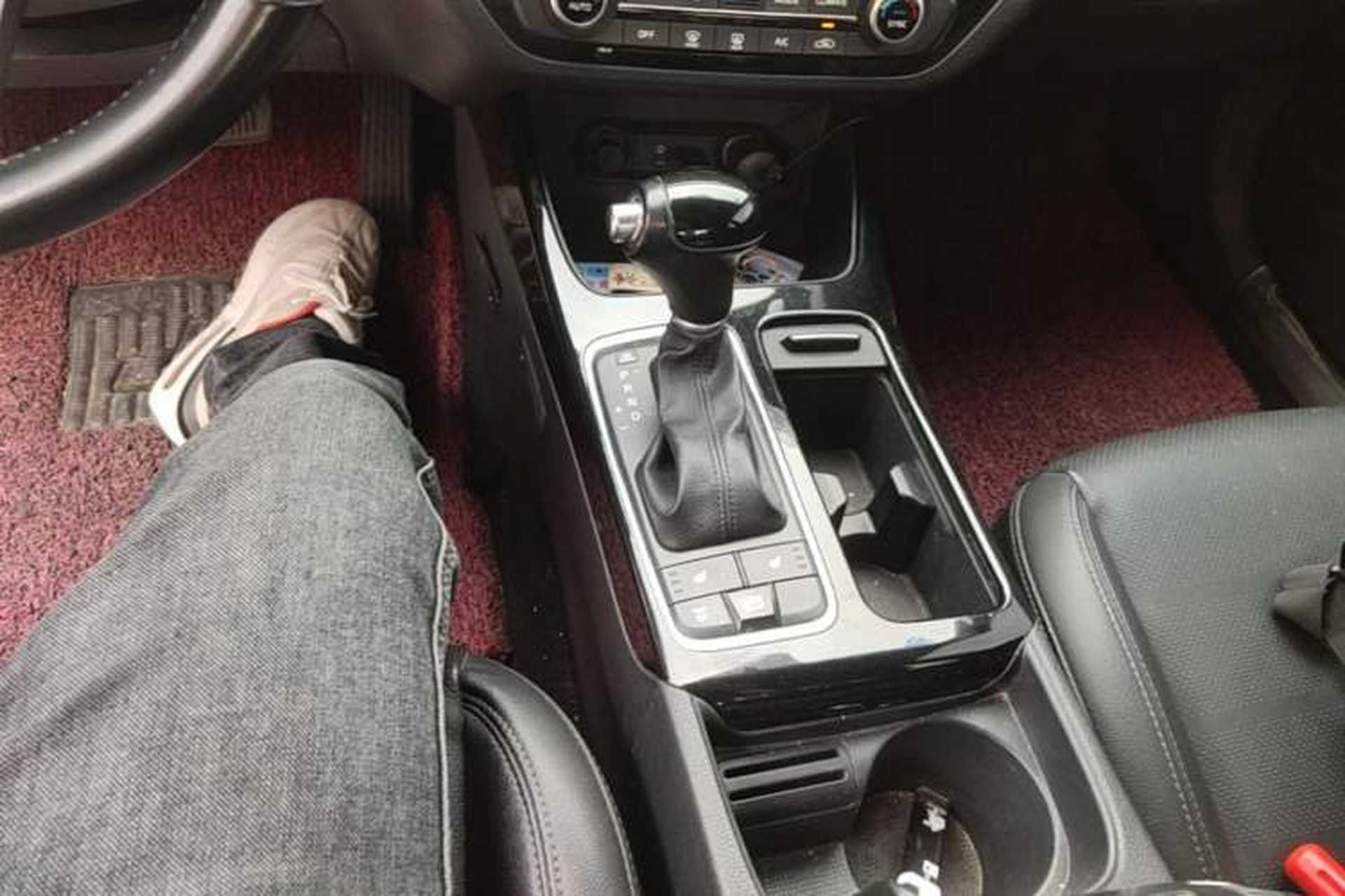 Used Kia K4 2017 1.8L Automatic DLX Special Gear Lever