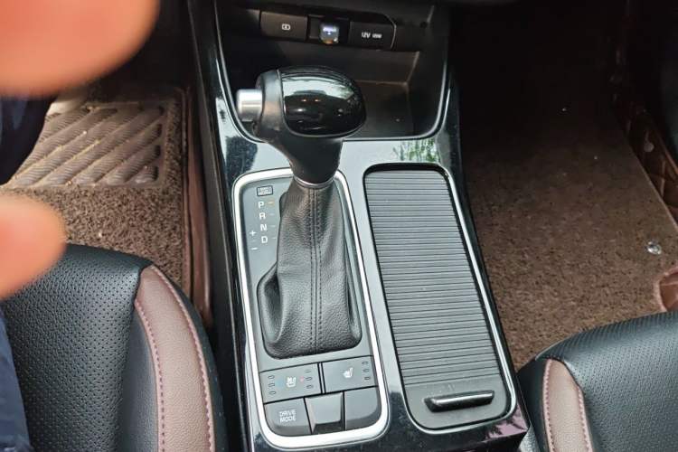 Used Kia K4 2017 1.8L Automatic GLS Special Gear Lever