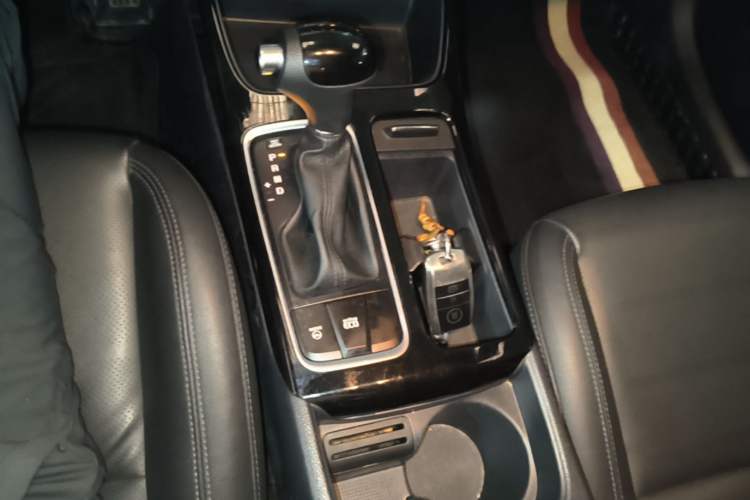 Used Kia K4 2017 1.8L Automatic GLS Special Gear Lever