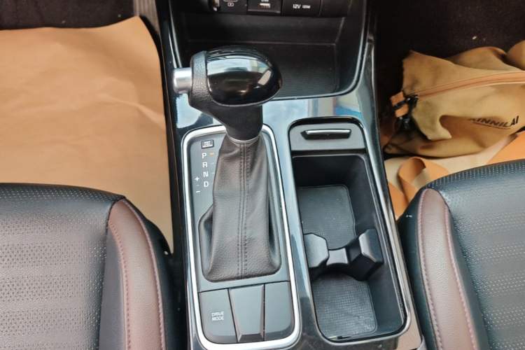 Used Kia K4 2017 1.8L Automatic GL Gear Lever