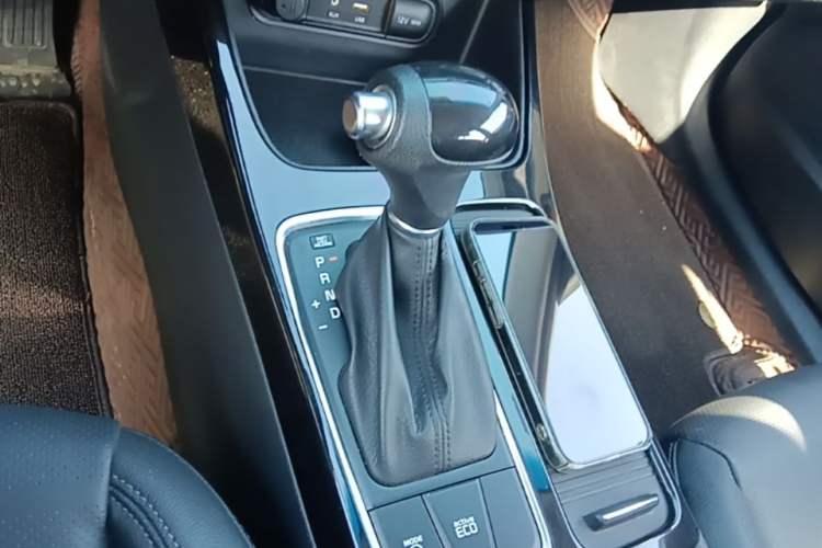 Used Kia K4 2017 1.8L Automatic GLS Special Gear Lever