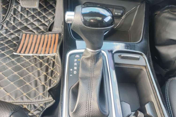 Used Kia K4 2017 1.8L Automatic GLS Special Gear Lever
