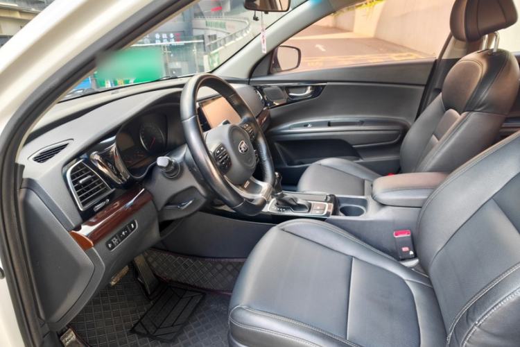 Used Kia K4 2017 1.6T Automatic T-DLX Turbo Interior 1