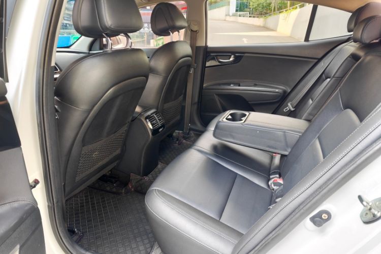 Used Kia K4 2017 1.6T Automatic T-DLX Turbo Interior 2
