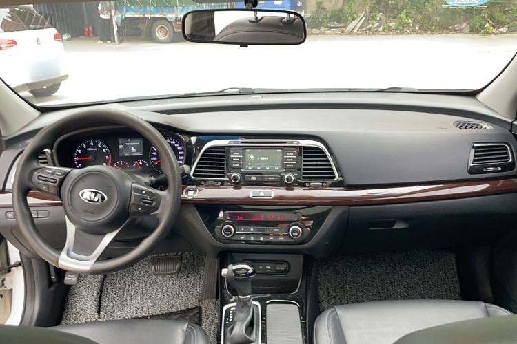 Used Kia K4 2017 1.8L Automatic GLS Special Interior 3