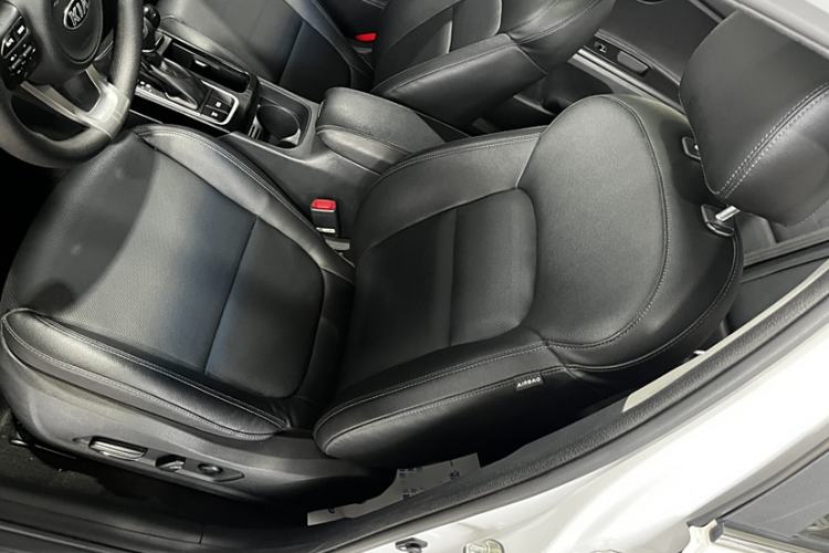 Used Kia K4 2017 1.8L Automatic DLX Special Interior 4