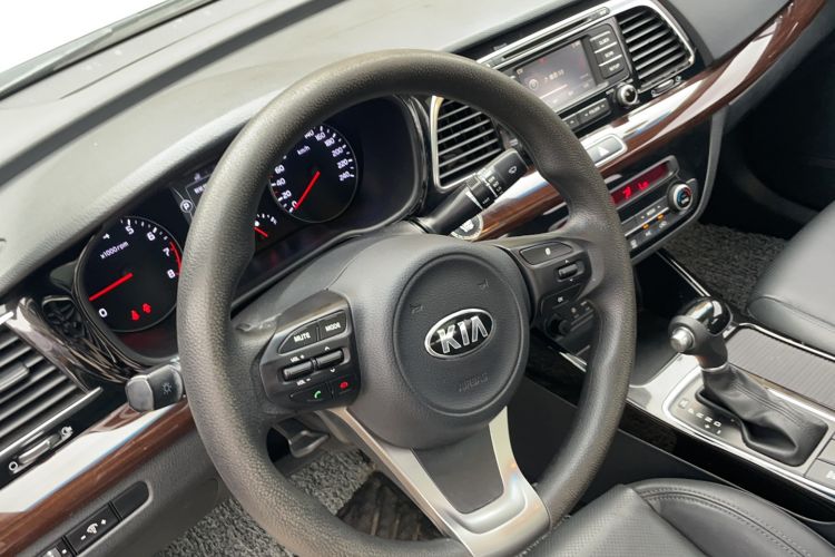 Used Kia K4 2017 1.8L Automatic GLS Special Interior 5