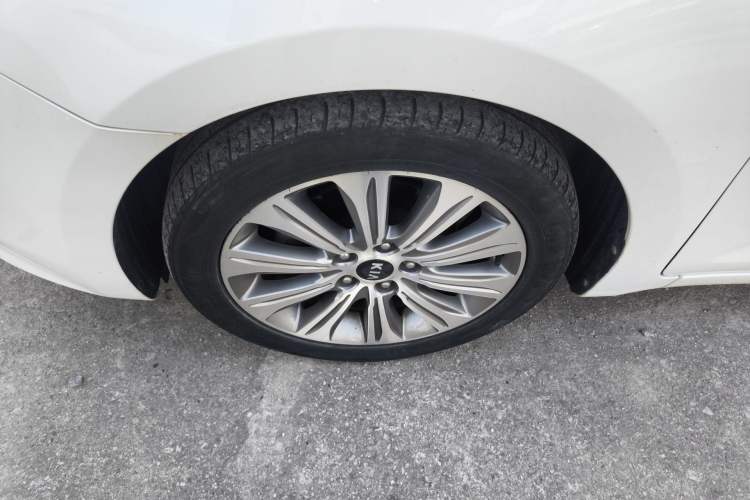 Used Kia K4 2017 1.8L Automatic DLX Special Left Front Wheel Hub