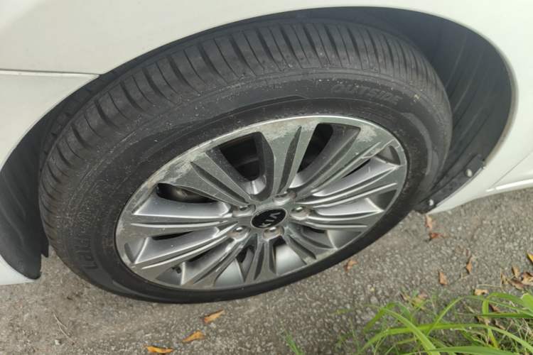 Used Kia K4 2017 1.8L Automatic GLS Special Left Front Wheel Hub