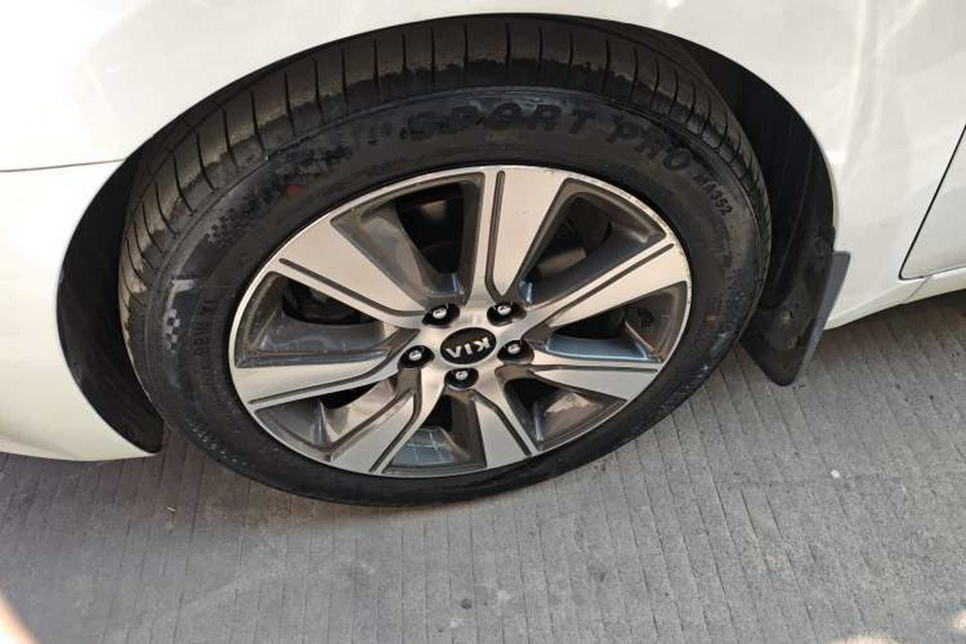 Used Kia K4 2017 1.6T Automatic T-DLX Turbo Left Front Wheel Hub