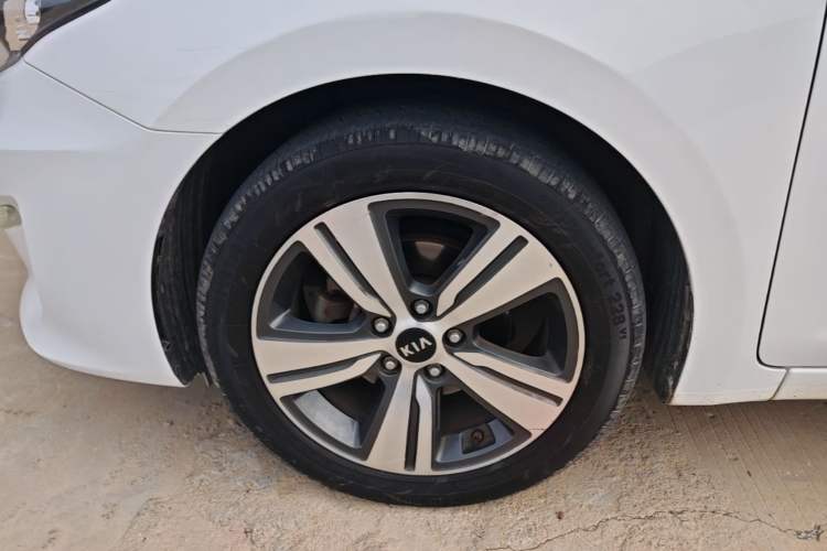 Used Kia K4 2017 1.8L Automatic GL Left Front Wheel Hub