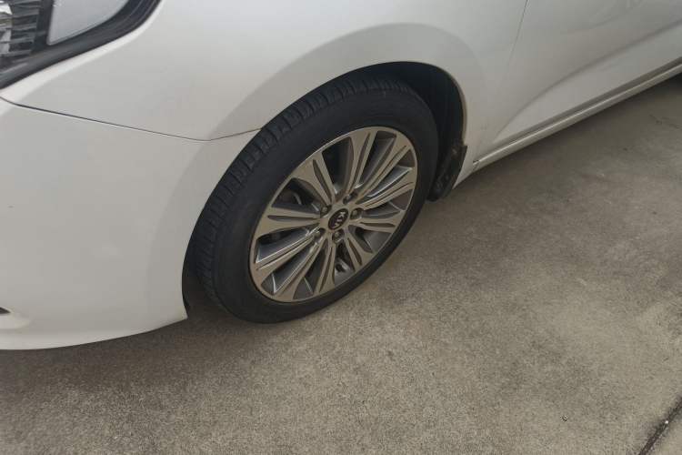 Used Kia K4 2017 1.8L Automatic GLS Special Left Front Wheel Hub