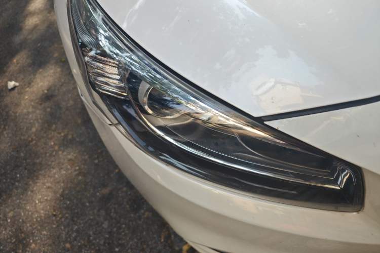 Used Kia K4 2017 1.6T Automatic T-DLX Turbo Right Front Headlight