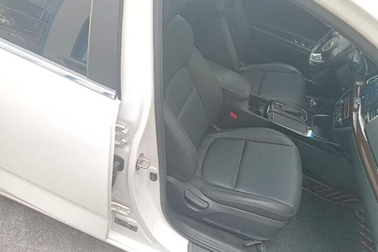 Used Kia K4 2017 1.6T Automatic T-DLX Turbo Right Front Seat