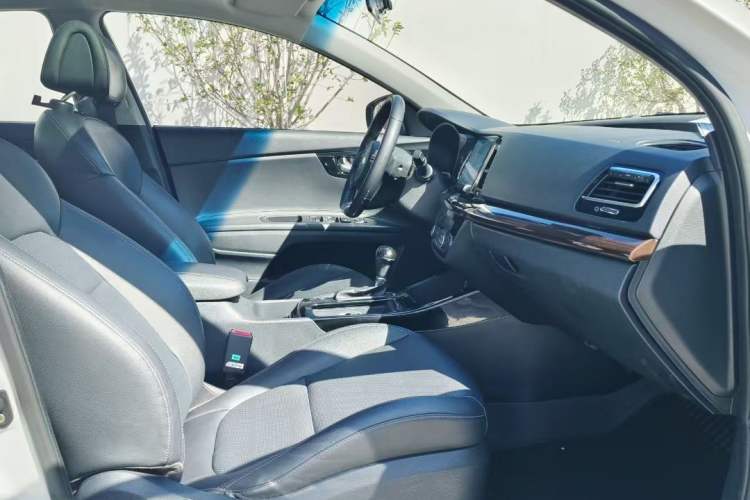 Used Kia K4 2017 1.6T Automatic T-DLX Turbo Right Front Seat