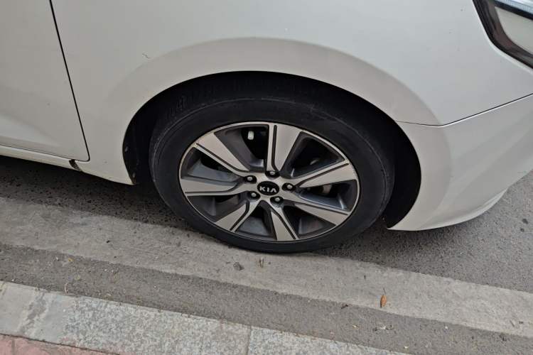 Used Kia K4 2017 1.6T Automatic T-DLX Turbo Right Front Wheel Hub