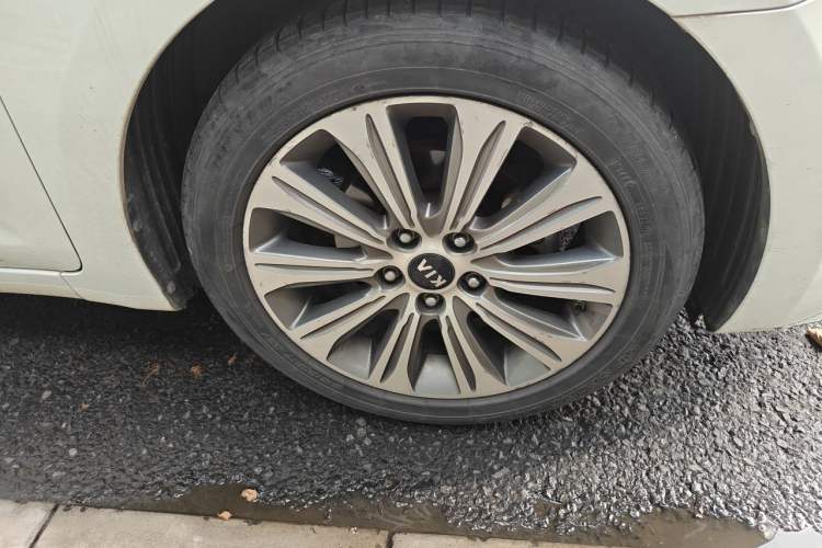 Used Kia K4 2017 1.8L Automatic GLS Special Right Front Wheel Hub