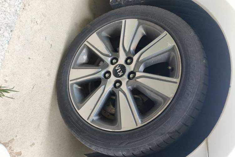 Used Kia K4 2017 1.6T Automatic T-DLX Turbo Right Front Wheel Hub