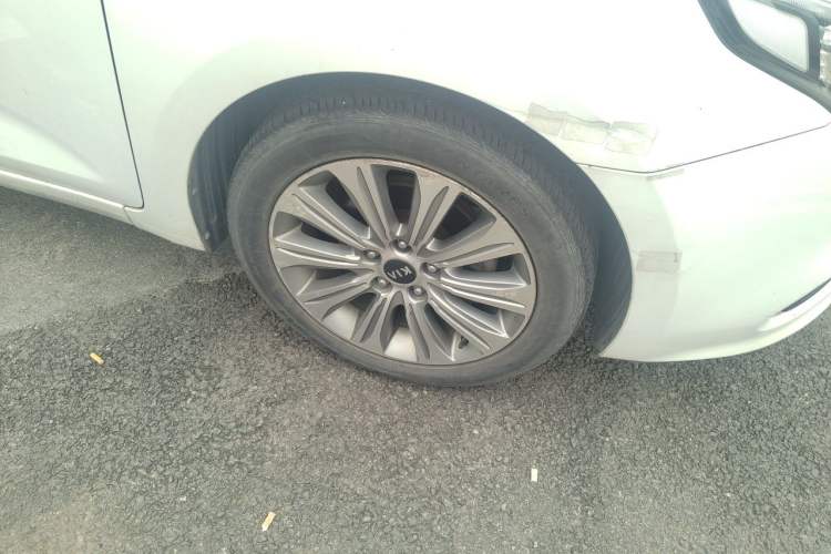 Used Kia K4 2017 1.8L Automatic GLS Special Right Front Wheel Hub