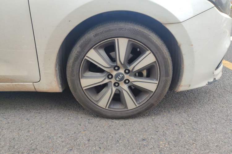 Used Kia K4 2017 1.6T Automatic T-DLX Turbo Right Front Wheel Hub