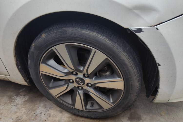 Used Kia K4 2017 1.6T Automatic T-DLX Turbo Right Front Wheel Hub
