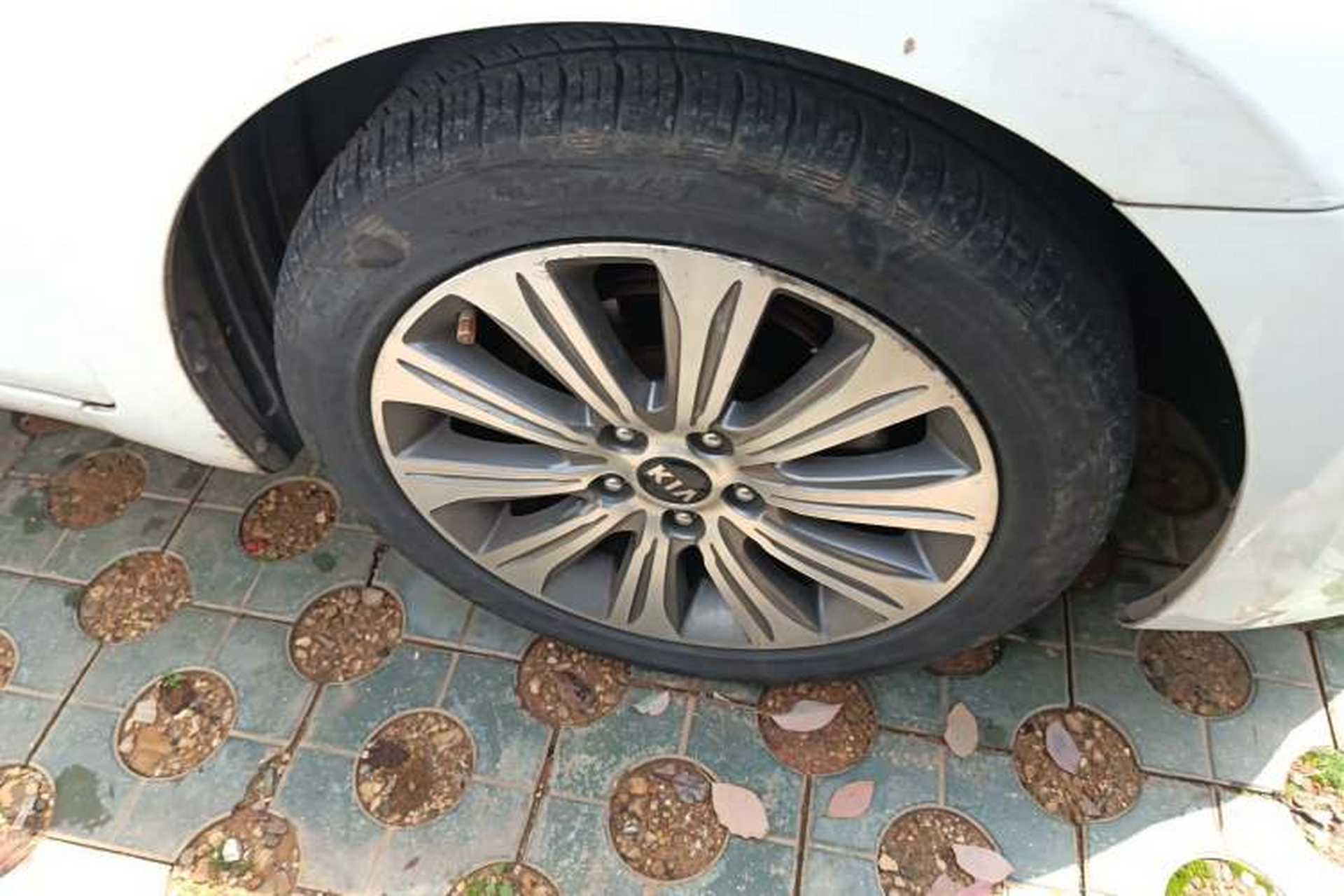 Used Kia K4 2017 1.8L Automatic GLS Special Right Front Wheel Hub