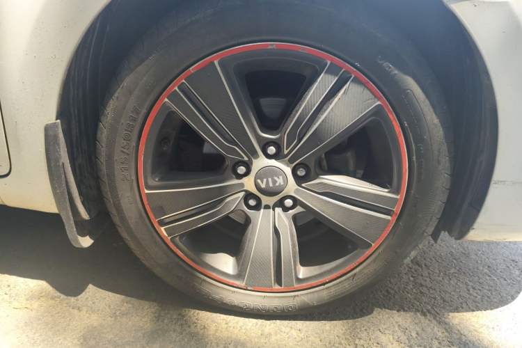 Used Kia K4 2017 1.8L Automatic GLS Special Right Front Wheel Hub