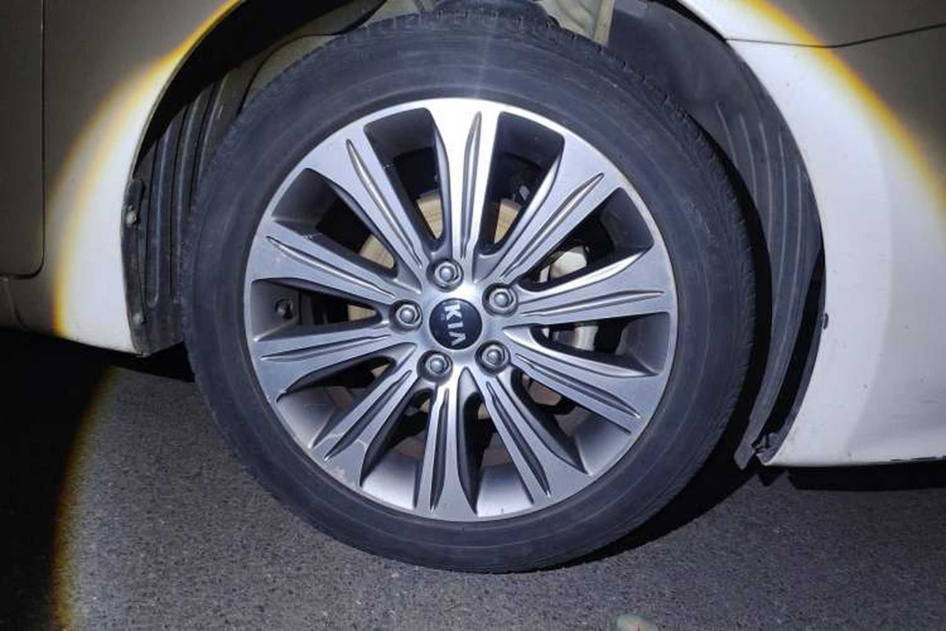 Used Kia K4 2017 1.8L Automatic GLS Special Right Front Wheel Hub