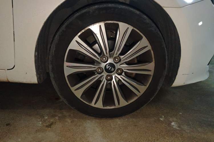 Used Kia K4 2017 1.8L Automatic GLS Special Right Front Wheel Hub