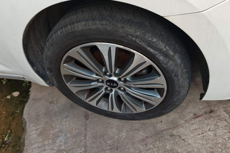 Used Kia K4 2017 1.8L Automatic GLS Special Right Front Wheel Hub