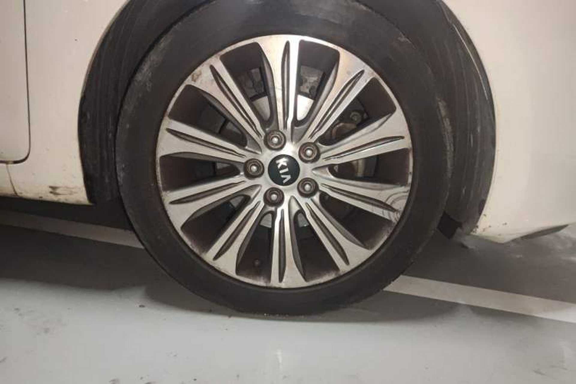 Used Kia K4 2017 1.8L Automatic DLX Special Right Front Wheel Hub