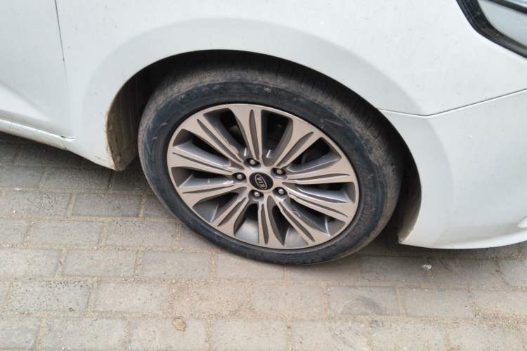 Used Kia K4 2017 1.8L Automatic GLS Special Right Front Wheel Hub