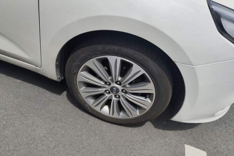 Used Kia K4 2017 1.8L Automatic DLX Special Right Front Wheel Hub