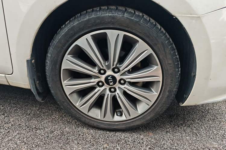 Used Kia K4 2017 1.8L Automatic DLX Special Right Front Wheel Hub