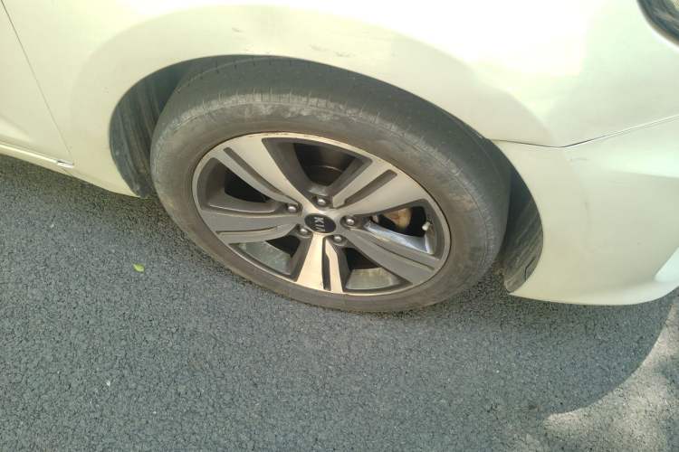 Used Kia K4 2017 1.8L Automatic GLS Special Right Front Wheel Hub