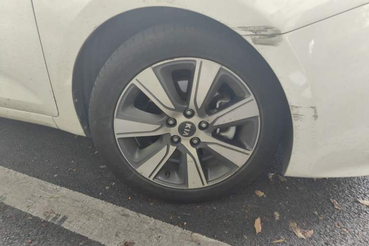 Used Kia K4 2017 1.6T Automatic T-DLX Turbo Right Front Wheel Hub
