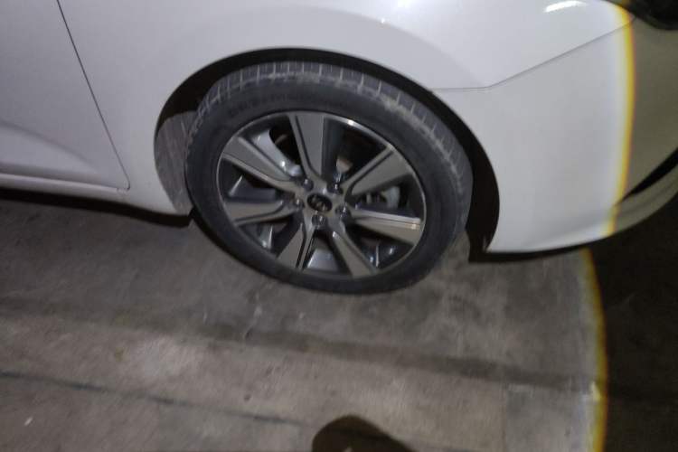 Used Kia K4 2017 1.6T Automatic T-DLX Turbo Right Front Wheel Hub