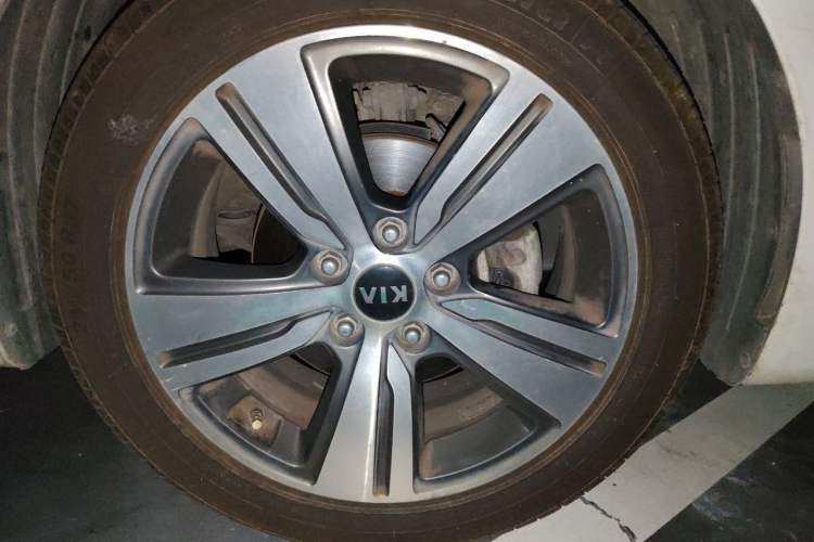 Used Kia K4 2017 1.8L Automatic GLS Special Right Front Wheel Hub