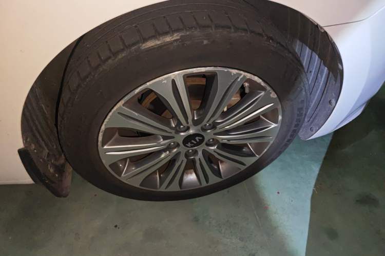 Used Kia K4 2017 1.8L Automatic GLS Special Right Front Wheel Hub
