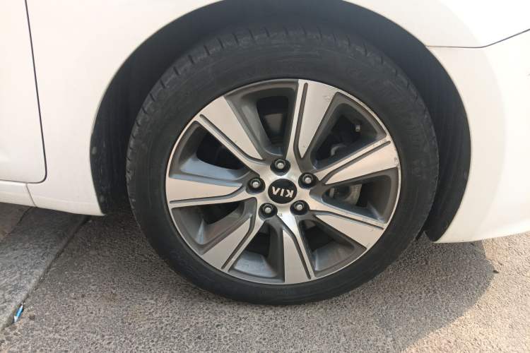 Used Kia K4 2017 1.6T Automatic T-DLX Turbo Right Front Wheel Hub
