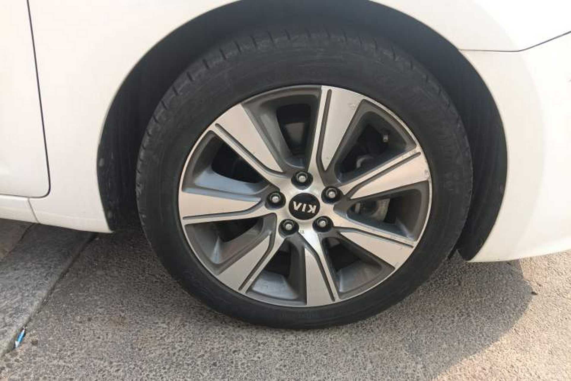 Used Kia K4 2017 1.6T Automatic T-DLX Turbo Right Front Wheel Hub