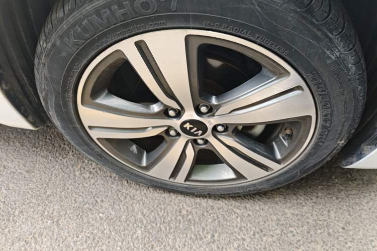 Used Kia K4 2017 1.8L Automatic GLS Special Right Front Wheel Hub
