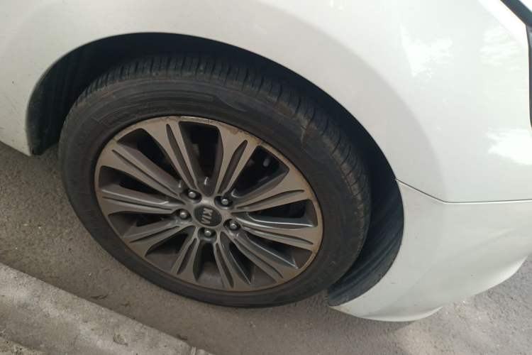 Used Kia K4 2017 1.8L Automatic DLX Special Right Front Wheel Hub