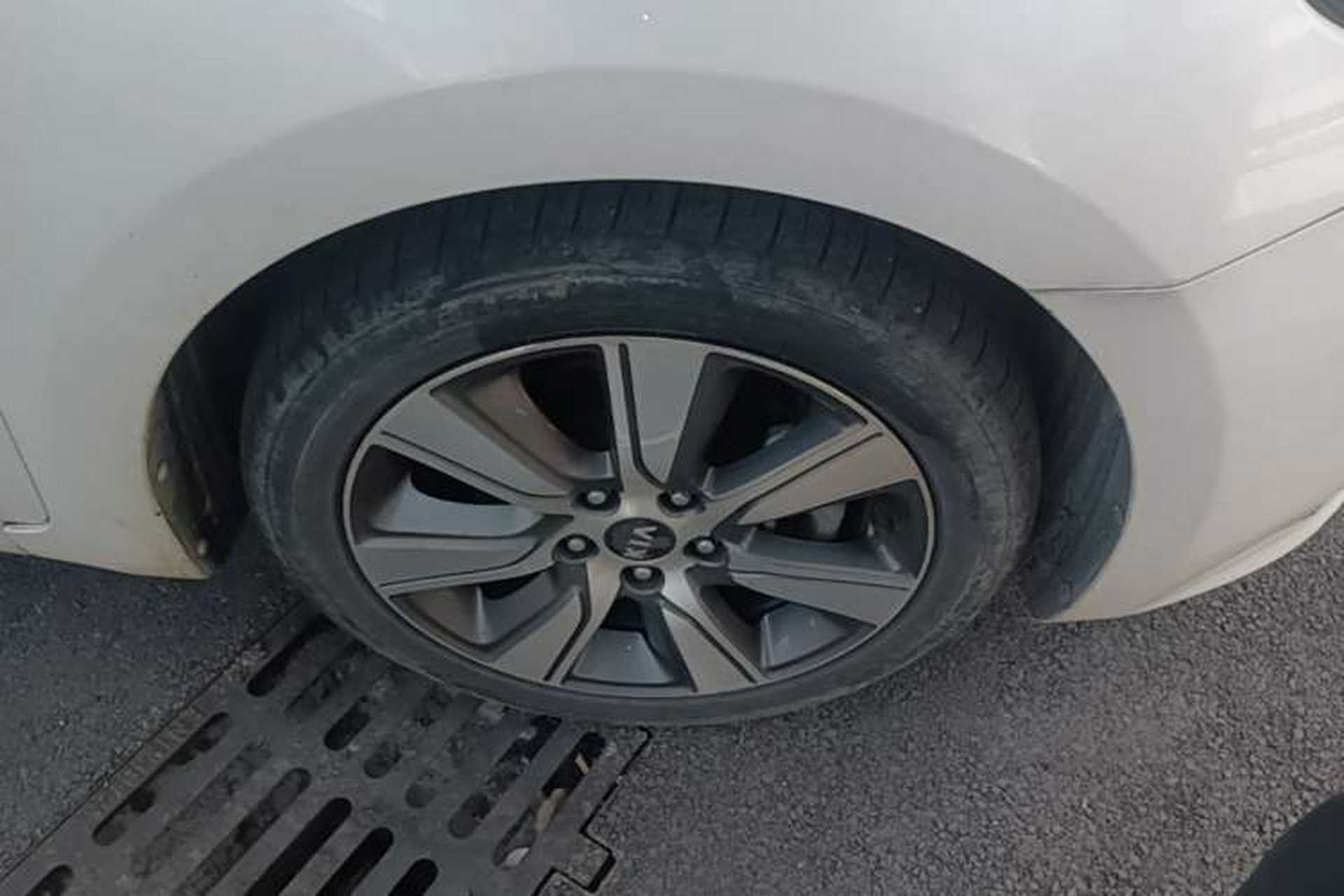 Used Kia K4 2017 1.6T Automatic T-DLX Turbo Right Front Wheel Hub