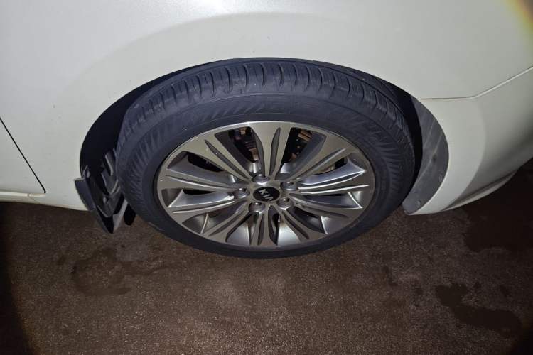Used Kia K4 2017 1.8L Automatic DLX Special Right Front Wheel Hub
