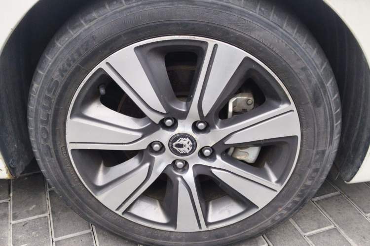 Used Kia K4 2017 1.6T Automatic T-DLX Turbo Right Front Wheel Hub