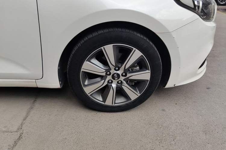 Used Kia K4 2017 1.6T Automatic T-DLX Turbo Right Front Wheel Hub