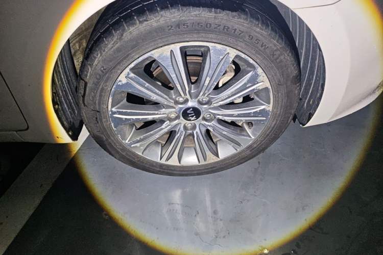 Used Kia K4 2017 1.8L Automatic GLS Special Right Front Wheel Hub