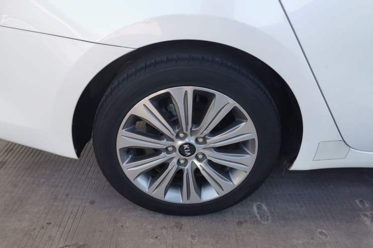 Used Kia K4 2017 1.8L Automatic GLS Special Right Rear Wheel Hub